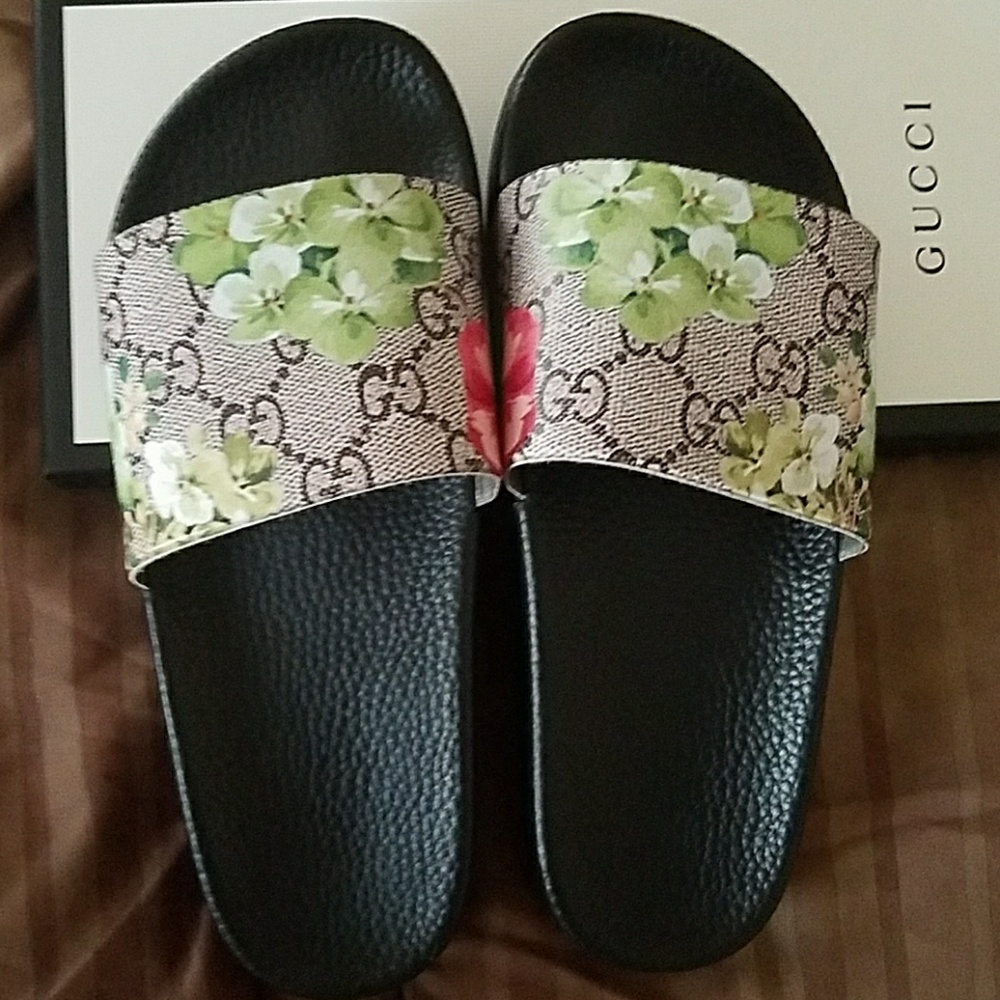 Gucci flip flops